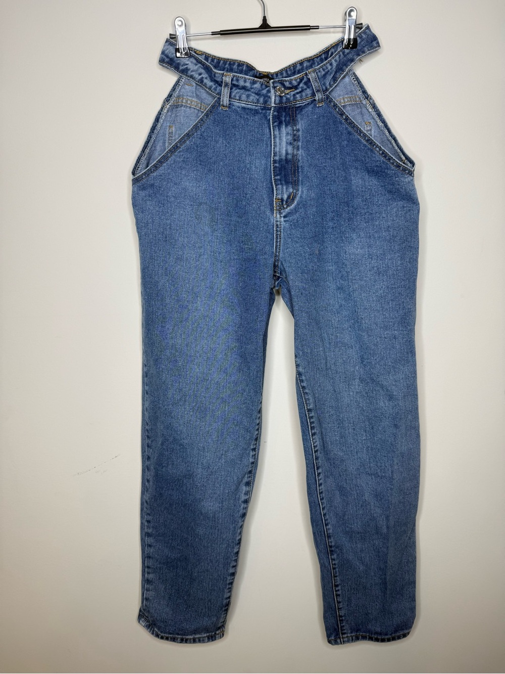 PrettyLittleThing cut-out waist mom jeans
